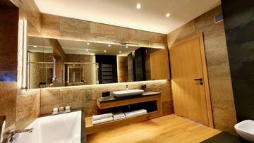Фото номера Вилла Делюкс Виллы West Guest House г. Klaudyn 18