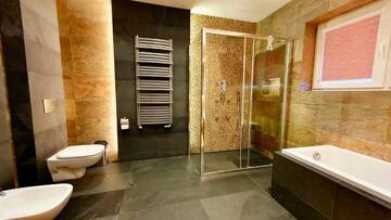 Фото номера Вилла Делюкс Виллы West Guest House г. Klaudyn 36