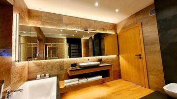 Фото номера Вилла Делюкс Виллы West Guest House г. Klaudyn 32