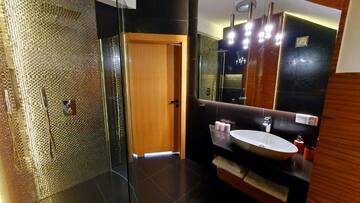 Фото номера Вилла Делюкс Виллы West Guest House г. Klaudyn 33