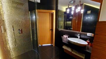 Фото номера Вилла Делюкс Виллы West Guest House г. Klaudyn 10